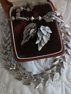 Star Vintage Silver Leaf Necklace and Clip-On Earrings Set - Silver